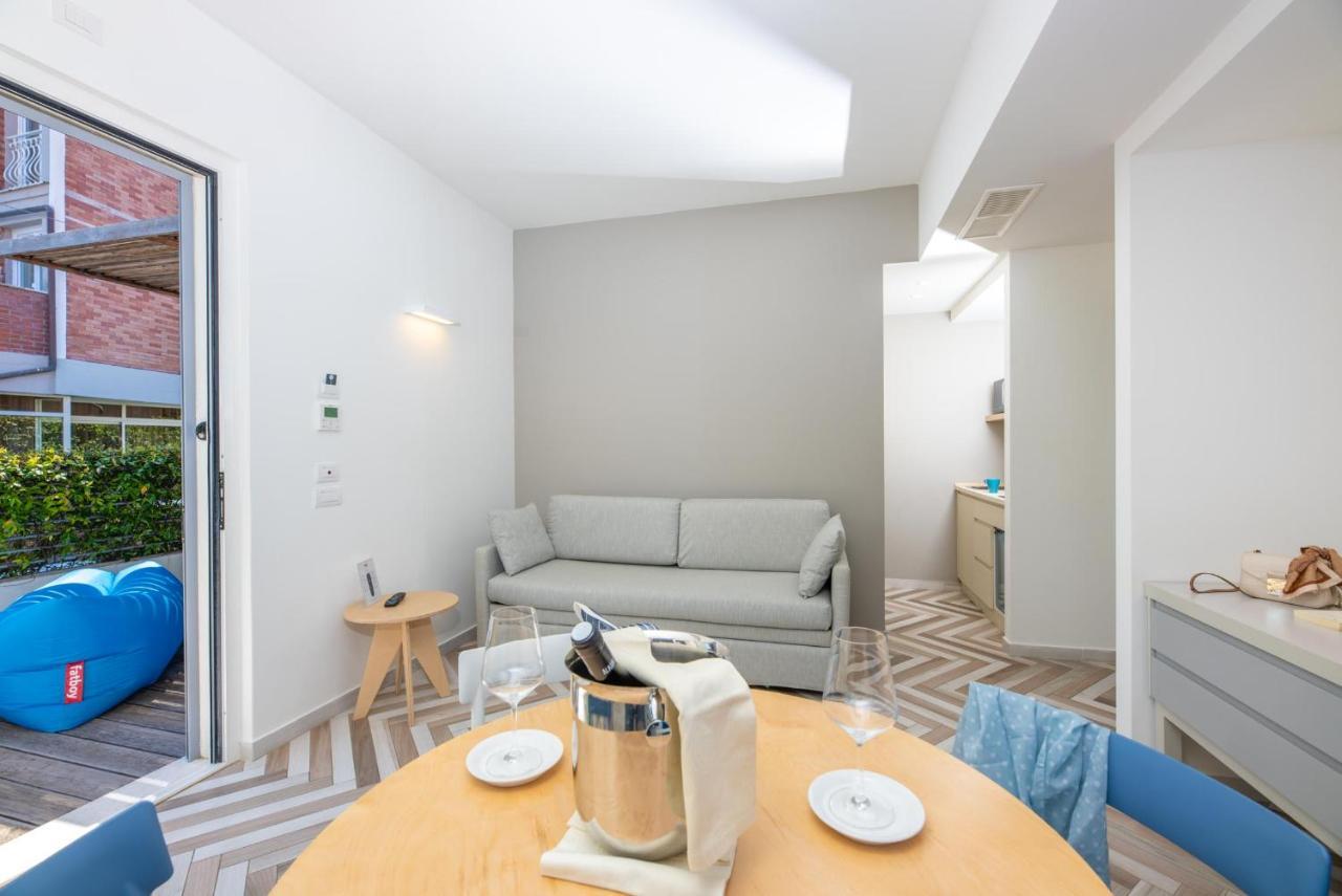 Amarina Suite Emotion มารินา ดิ เปียตราซันตา ภายนอก รูปภาพ